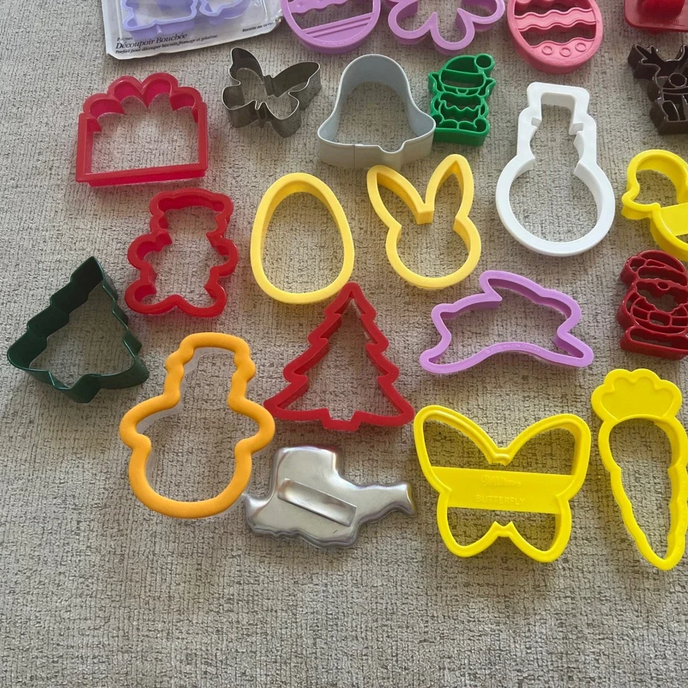 Wilton Holiday Cookie Cutter Lot Plastic Metal Christmas Halloween Easter 40pc